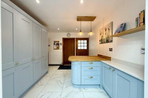 Kitchen3.jpg