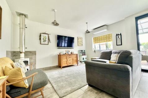 KitchenFamilyRoom.jpg