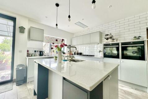 Kitchen2.jpg