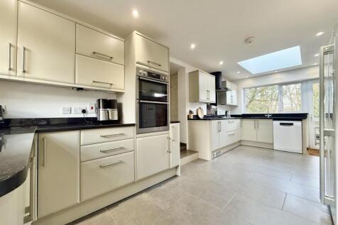 Kitchen1.jpg