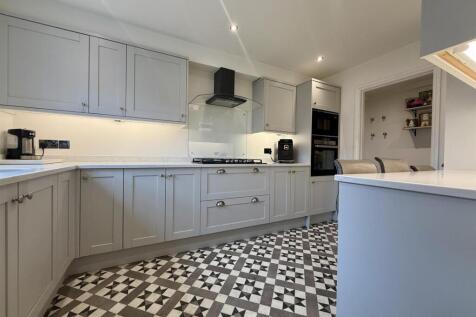 Kitchen1.jpg