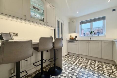 Kitchen2.jpg