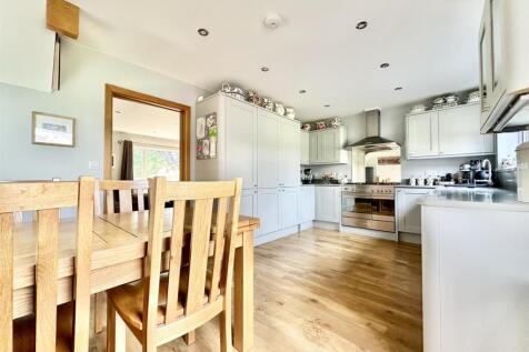 Kitchen1.jpg