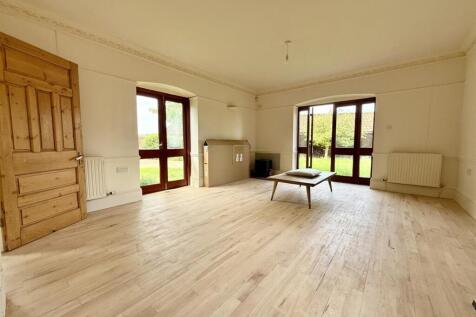 LivingRoom2.jpg