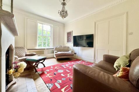 Lounge1.jpg