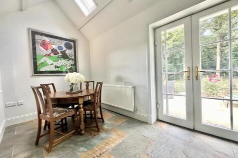 DiningRoom.jpg