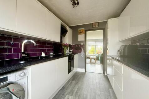 Kitchen2.jpg