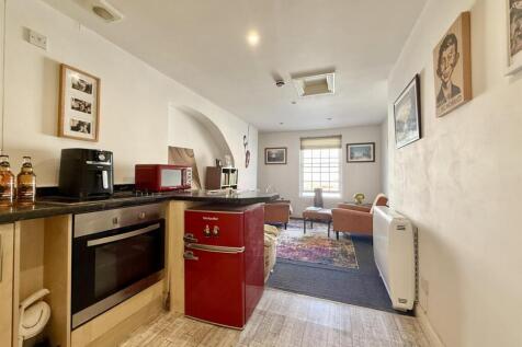 Kitchen1.jpg