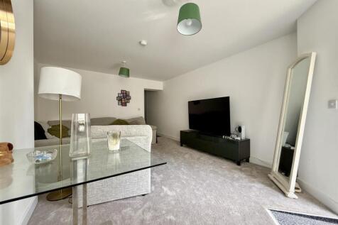 Lounge1.jpg