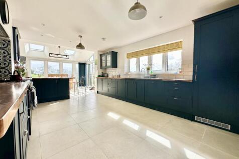 Kitchen1.jpg