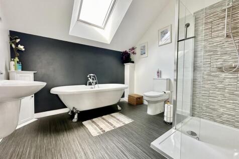 Bathroom.jpg