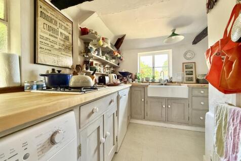 Kitchen2.jpg