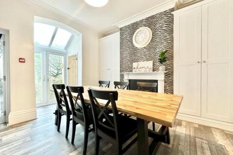 DiningRoom.JPG