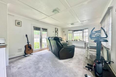 Lounge1.jpg