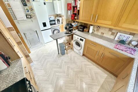 Kitchen2.jpg