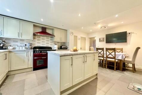 Kitchen1.jpg