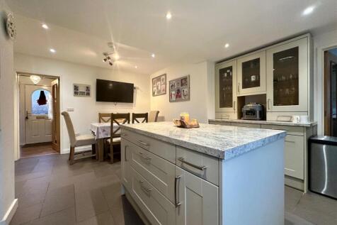 Kitchen2.jpg