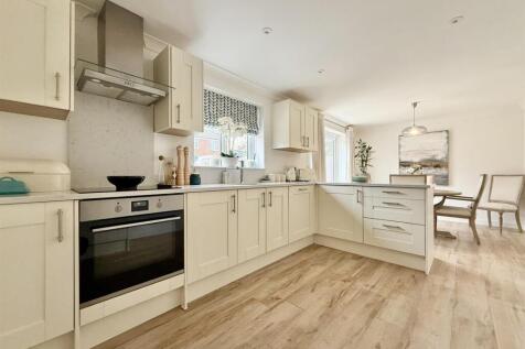 Kitchen1.jpg