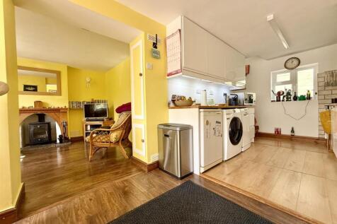 Kitchen2.jpg