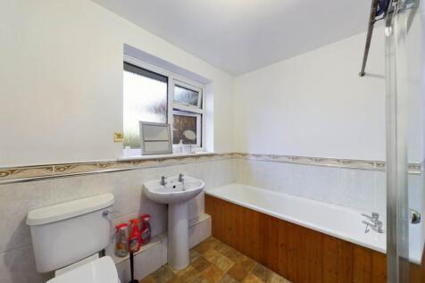 Bathroom A (2)