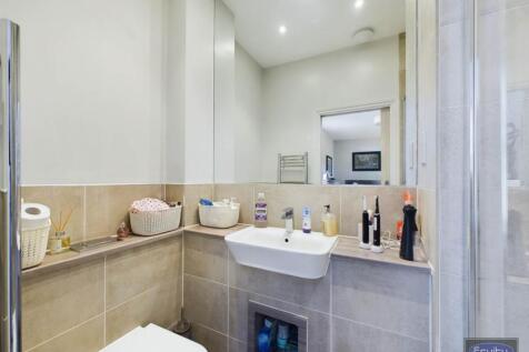 En-suite (2)