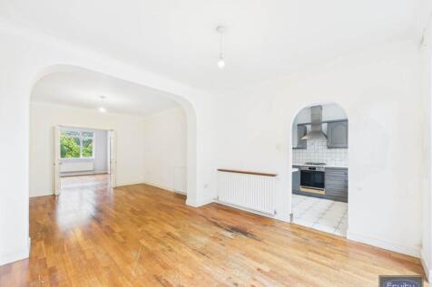 Living room 4
