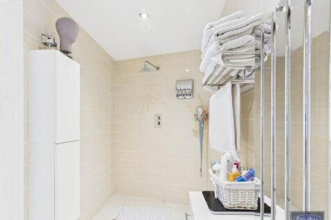 En-suite (2)