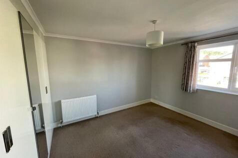 Bedroom 1.jpg