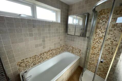 bathroom 1.jpg