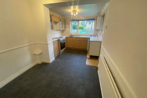 Kitchen 2.jpg