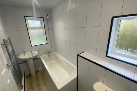 Bathroom 3.jpg