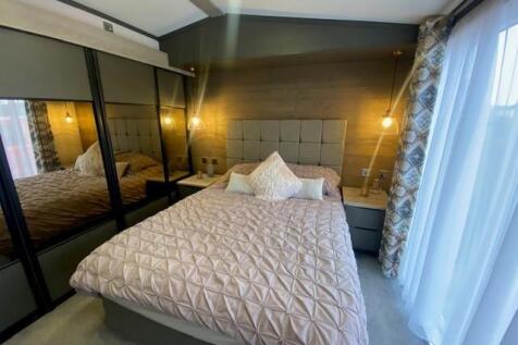 main bed 2.jpg