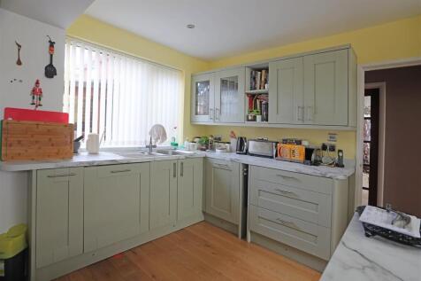 Kitchen2.jpg