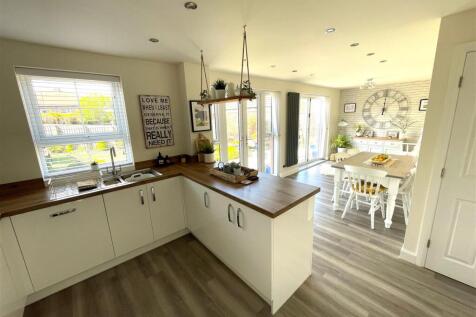 Kitchen 1.jpg