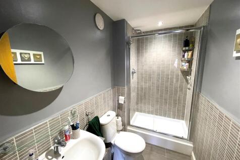 Bed 1 Ensuite.jpg