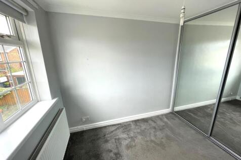 Bed 2.jpg