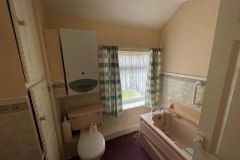 Bathroom.jpg