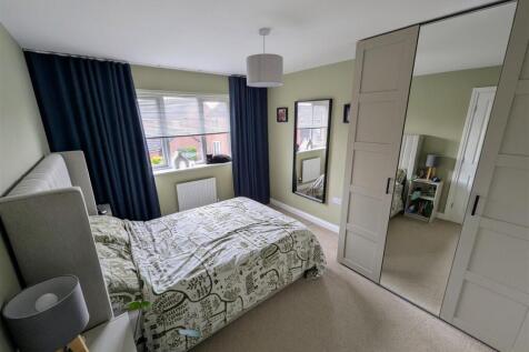 Bedroom 1.jpg