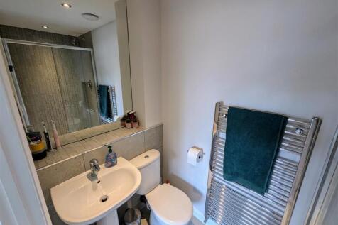 ensuite.jpg