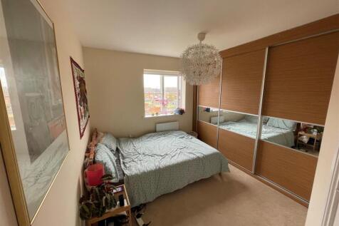 Bed 2.jpg