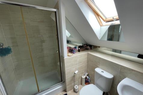Ensuite Bed 1.jpg