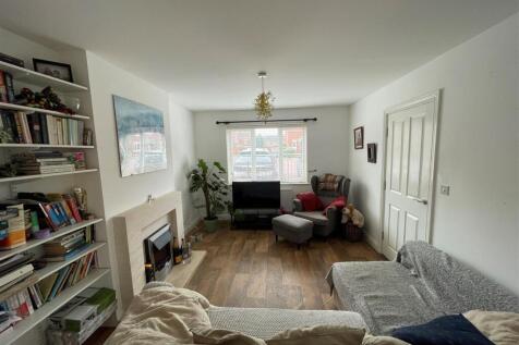 Lounge 1.jpg