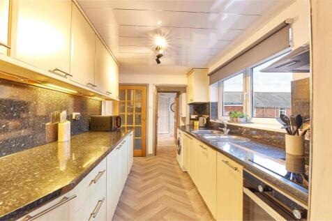 Kitchen 1.jpg