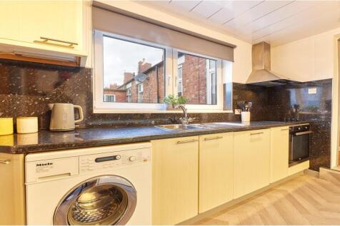 Kitchen 2.jpg