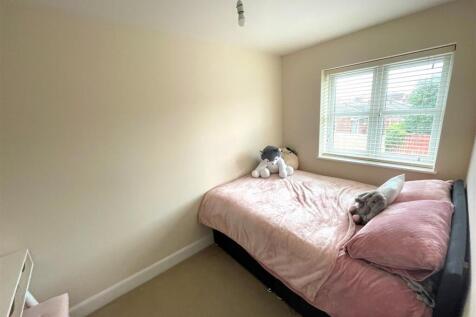 Bed 2.jpg