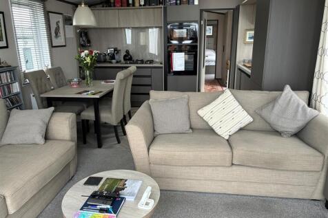 Lounge 3.jpg