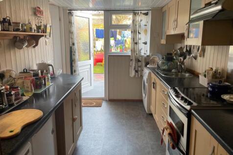 Hastings Avenue 3 4.jpg