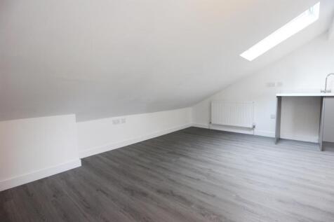 OPENPLAN KITCHEN/LIVING SPACE