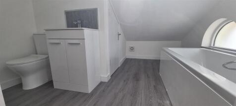 L-shaped BATHROOM