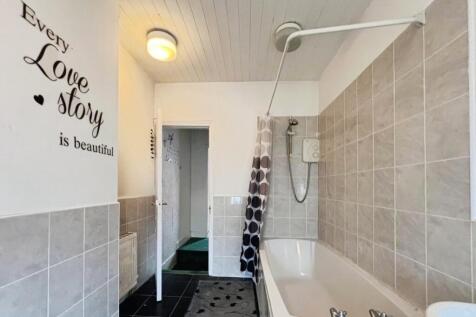 pbox-bathroom-309726.jpg